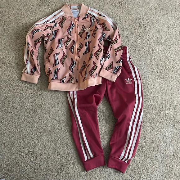 Adidas girls set size 5/6 - Picture 1 of 5